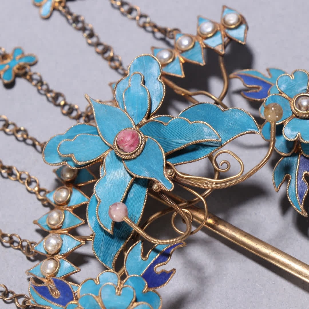 A Qing Dynasty silver gilt hairpin with kingfisher floral patterns - 7