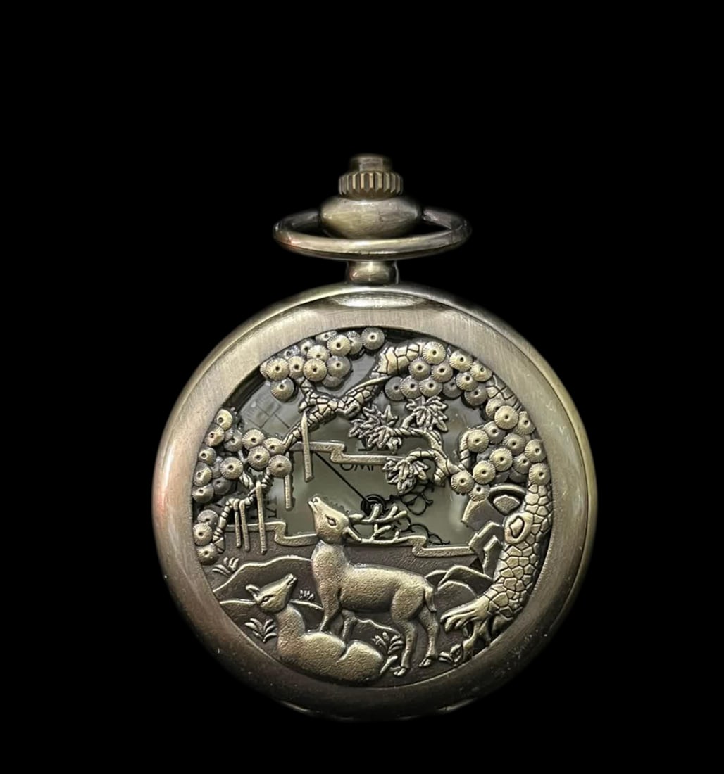 A late Qing deer relief double-opening pocket watch: Late Qing deer relief double-open pocket watch SIZE: D:45mm (The Dimensions Of All Batches Are Manually Measured.If You Need More Detailed Information, Please Contact Our Customer Service Before