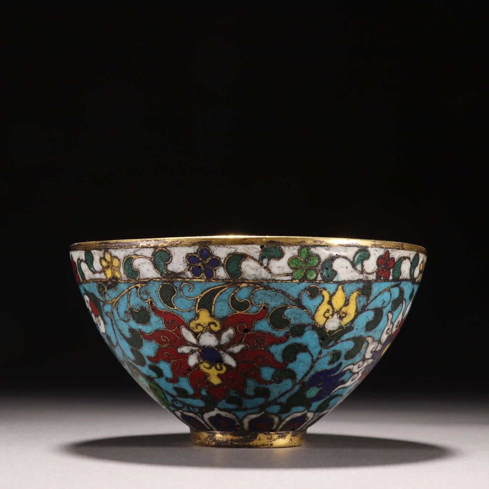 One Qing Dynasty: cloisonne gilt patterned bowl: Qing Dynasty: cloisonne gilt patterned bowl SIZE: H: 6cm Mouth diameter 11cm W: 283g (The Dimensions Of All Batches Are Manually Measured.If You Need More Detailed Information, Please Contact Our