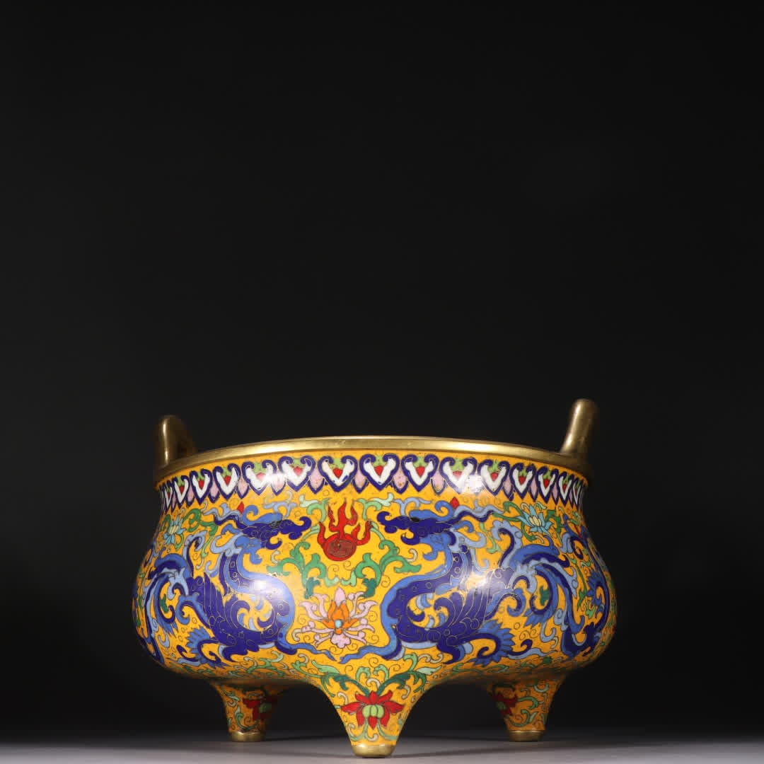 A Ming Dynasty Xuande Style Copper Gilded cloisonne Double Dragons Playing with a Pearl Three-legged: Ming Dynasty Xuande Style Gilt Copper cloisonne Double Dragons Playing with Pearls Three-legged Incense Burner SIZE: H:16.6cm W:23cm W:4377.8g (The Dimensions Of All Batches Are Manually Measured.If