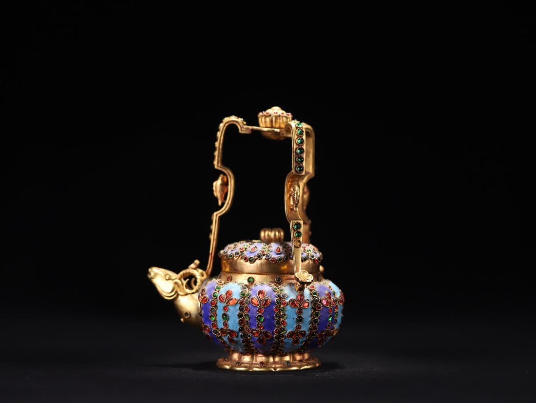 A Qing dynasty Qianlong period bronze gilt inlaid with precious cloisonne enamel lamb-head handle (1 of 10)