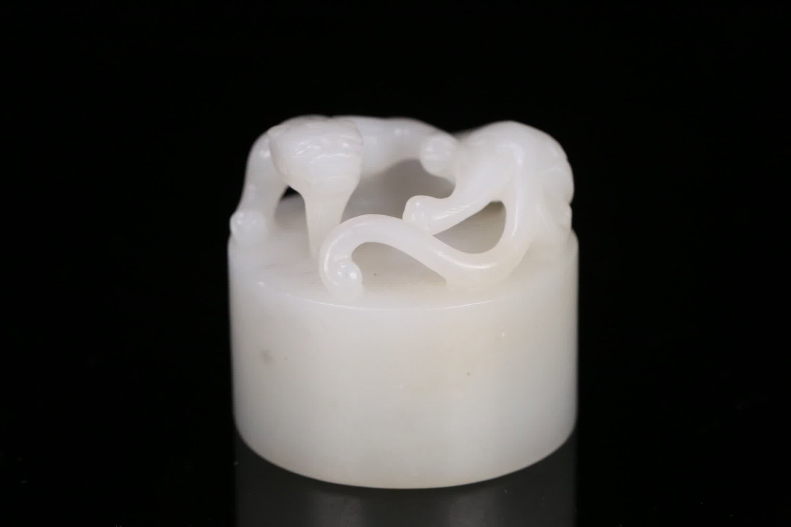 A Hetian jade dragon-patterned ornament - 2