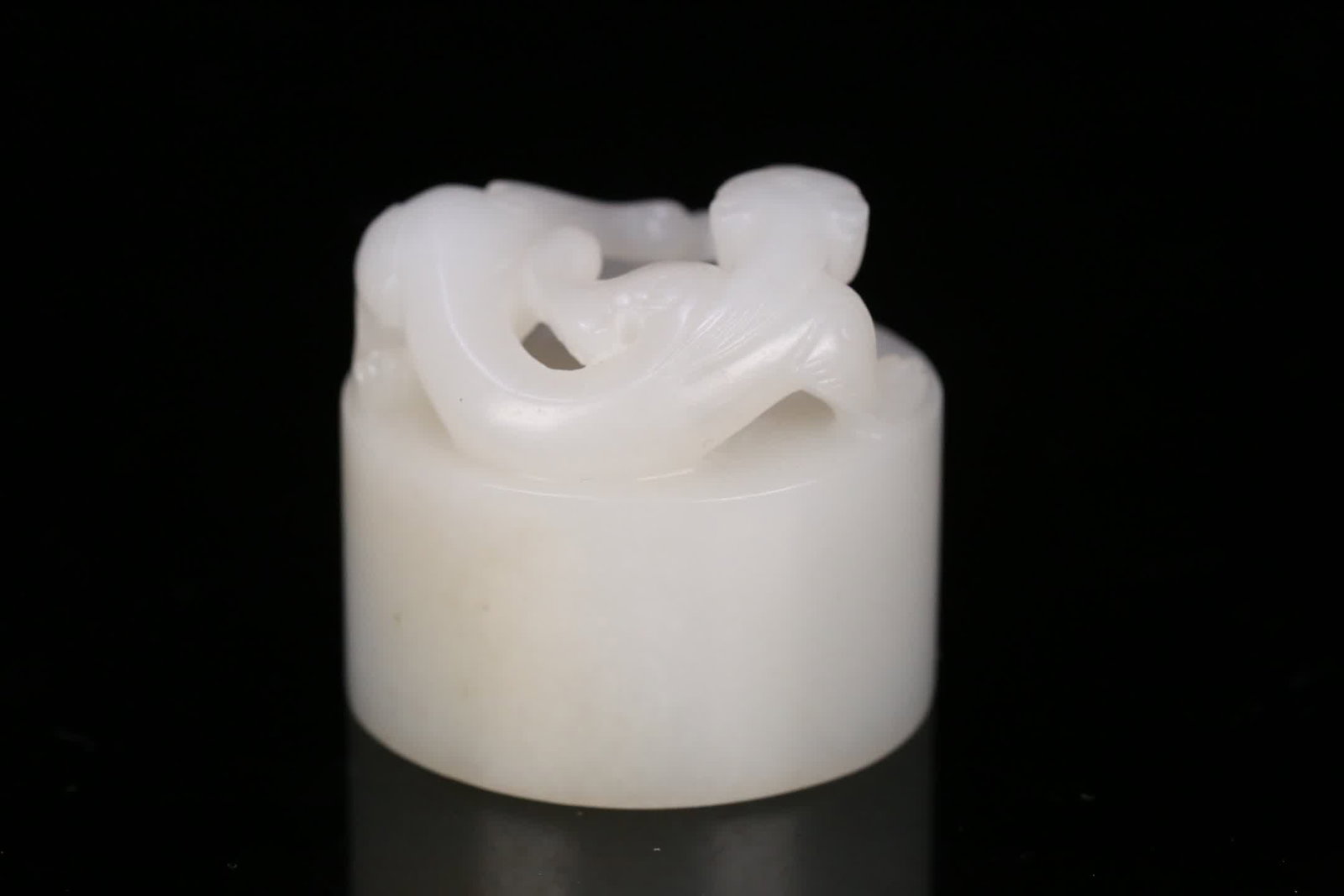 A Hetian jade dragon-patterned ornament - 3