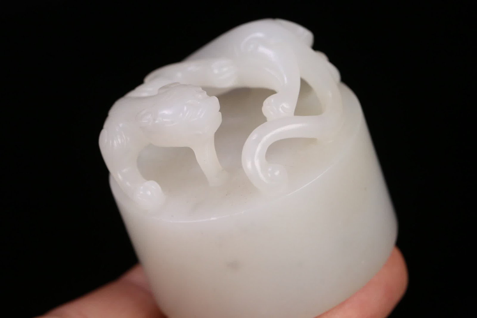 A Hetian jade dragon-patterned ornament - 5