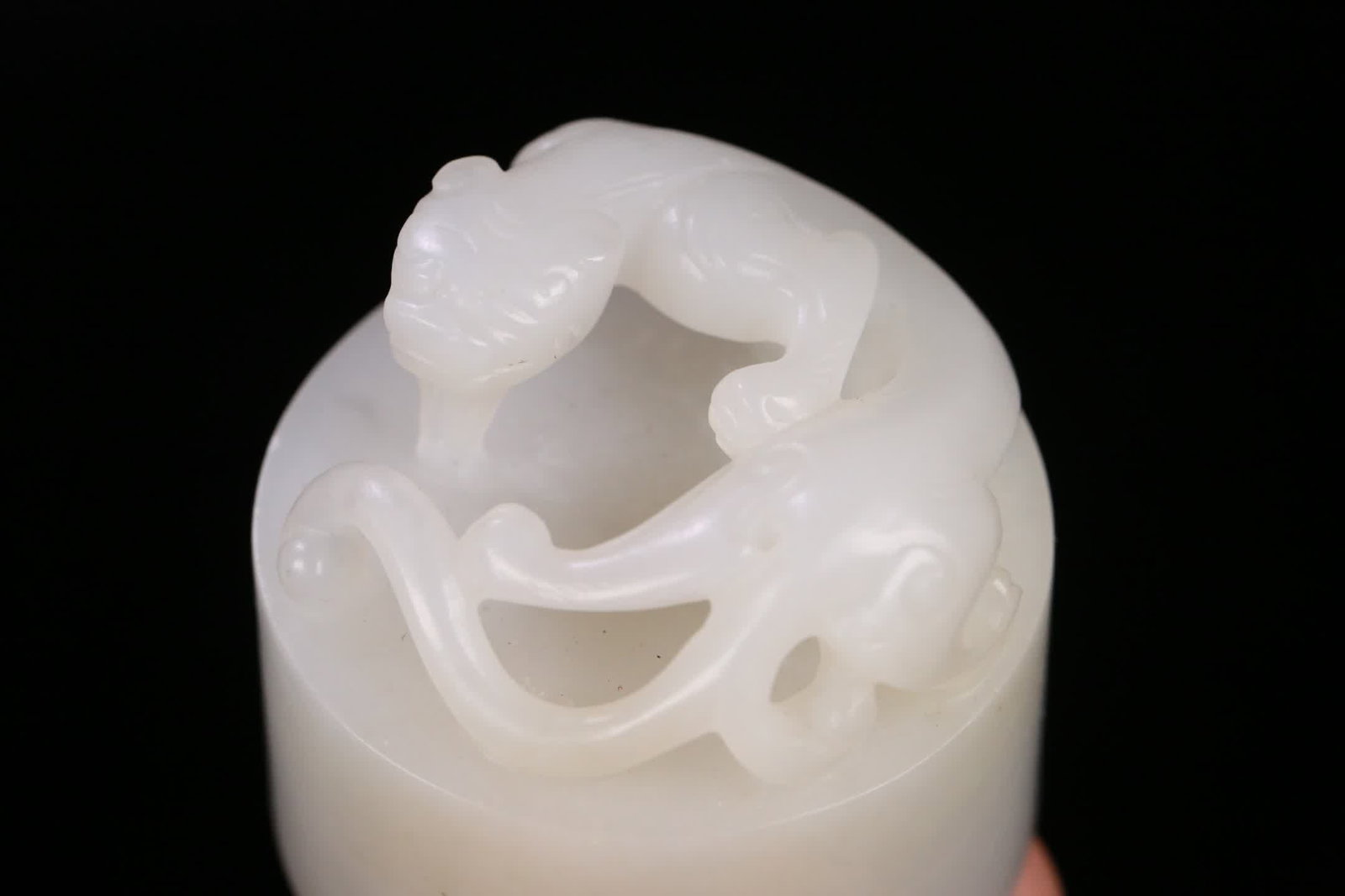 A Hetian jade dragon-patterned ornament - 6