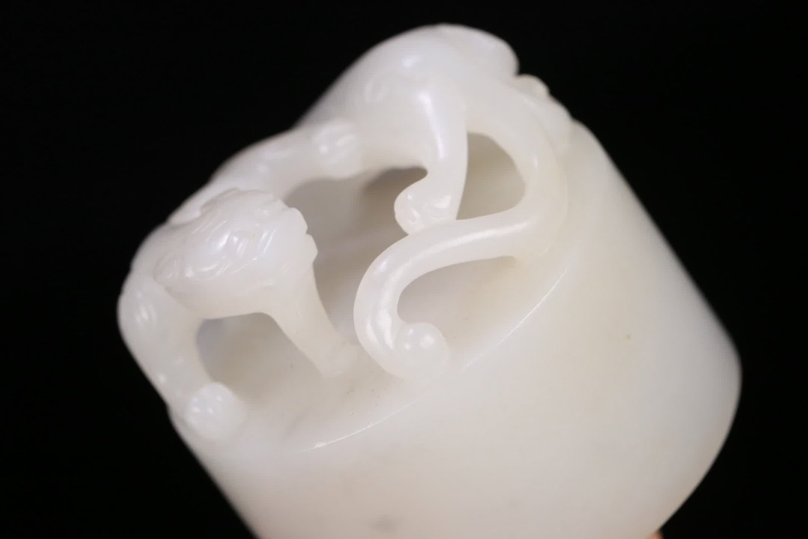 A Hetian jade dragon-patterned ornament - 8