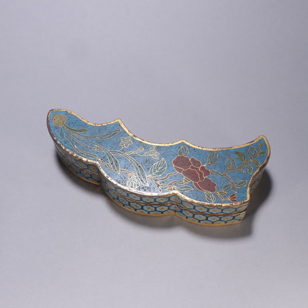 A Qing Dynasty copper gold-gilt cloisonne patterned lid box (1 of 9)