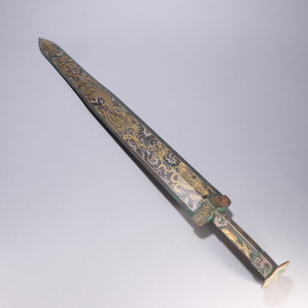 A Han dynasty sword with bronze inlay, gold and silver, and four great divine beast motifs: Han Dynasty bronze inlay, gold and silver sword with four divine beast motifs SIZE: L:59.7cm W:5.2cm W:960g (The Dimensions Of All Batches Are Manually Measured.If You Need More Detailed Information,