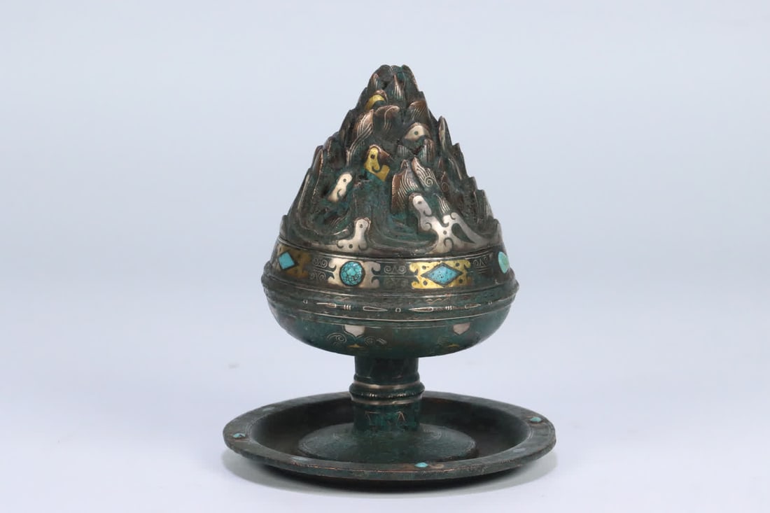 A Han dynasty bronze inlaid with gold and silver Boshan incense burner: The Han dynasty bronze inlaid with gold and silver inlaid Boshan censer SIZE: 13.5x11.3x8.7cm W:870g (The Dimensions Of All Batches Are Manually Measured.If You Need More Detailed Information, Please