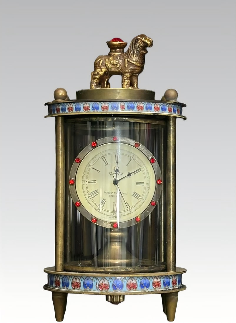 A late Qing dynasty cloisonne hand clock: A late Qing dynasty cloisonne hand clock SIZE: D: approx. 6cm L: approx. 13cm (The Dimensions Of All Batches Are Manually Measured.If You Need More Detailed Information, Please Contact Our Customer
