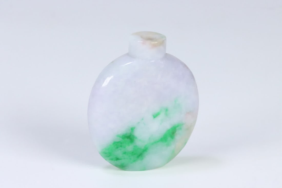 A Qing Dynasty old jadeite plain-patterned snuff bottle - 2