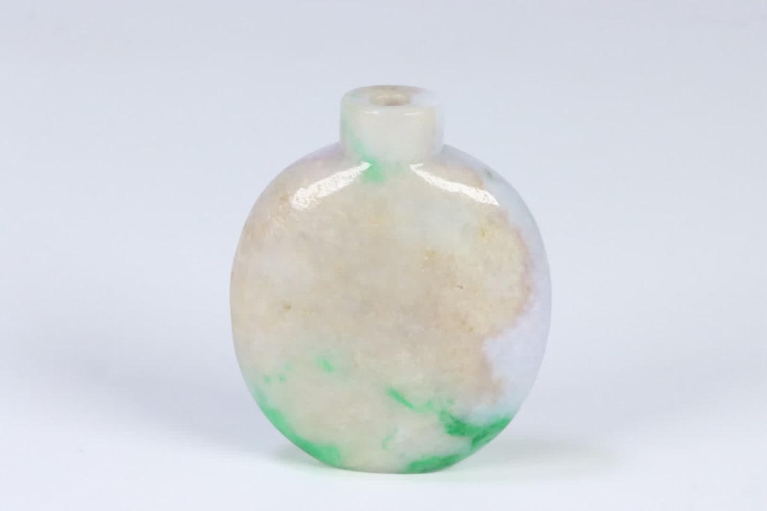 A Qing Dynasty old jadeite plain-patterned snuff bottle - 4