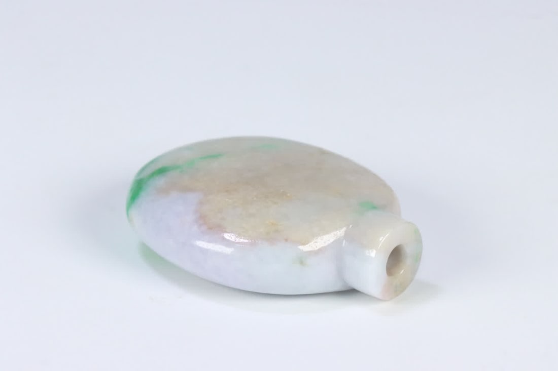 A Qing Dynasty old jadeite plain-patterned snuff bottle - 6
