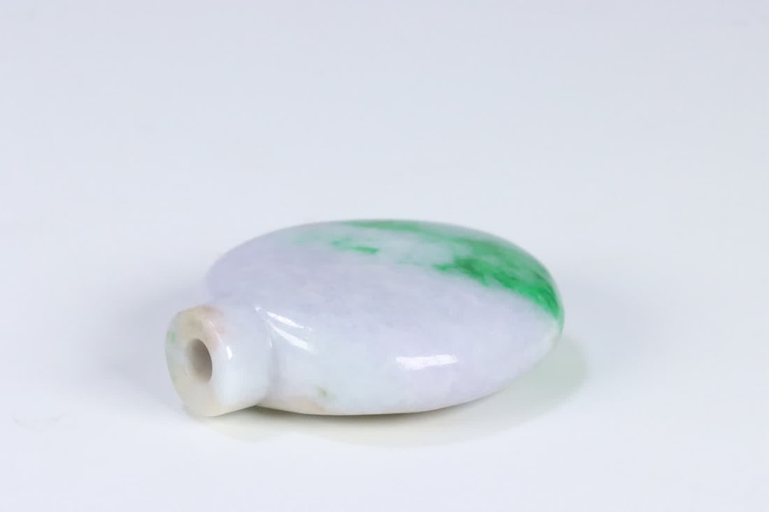 A Qing Dynasty old jadeite plain-patterned snuff bottle - 7