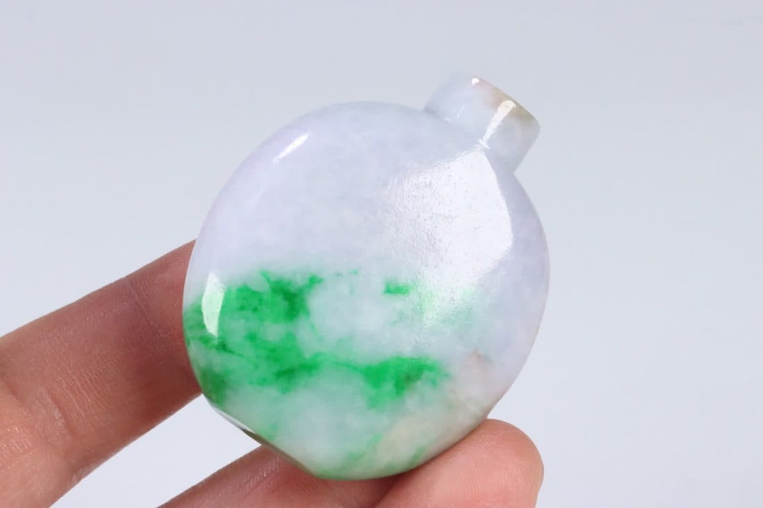 A Qing Dynasty old jadeite plain-patterned snuff bottle - 8
