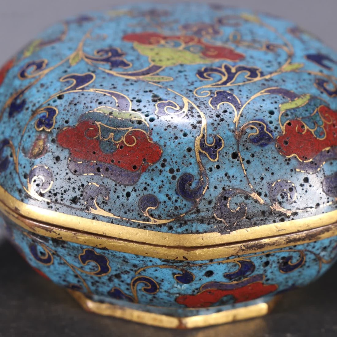 A Ming Dynasty copper-plated cloisonne patterned lid box - 4