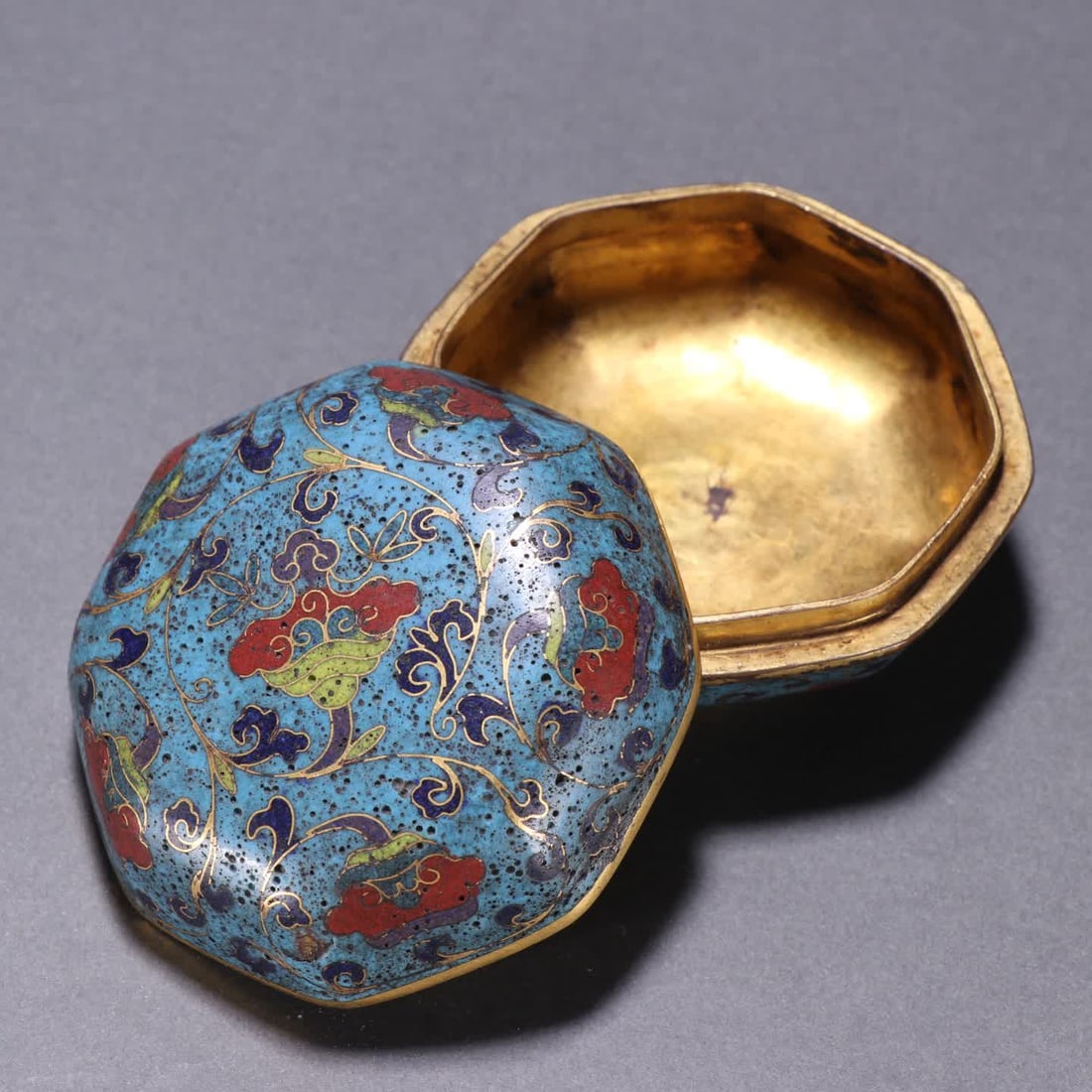 A Ming Dynasty copper-plated cloisonne patterned lid box - 5