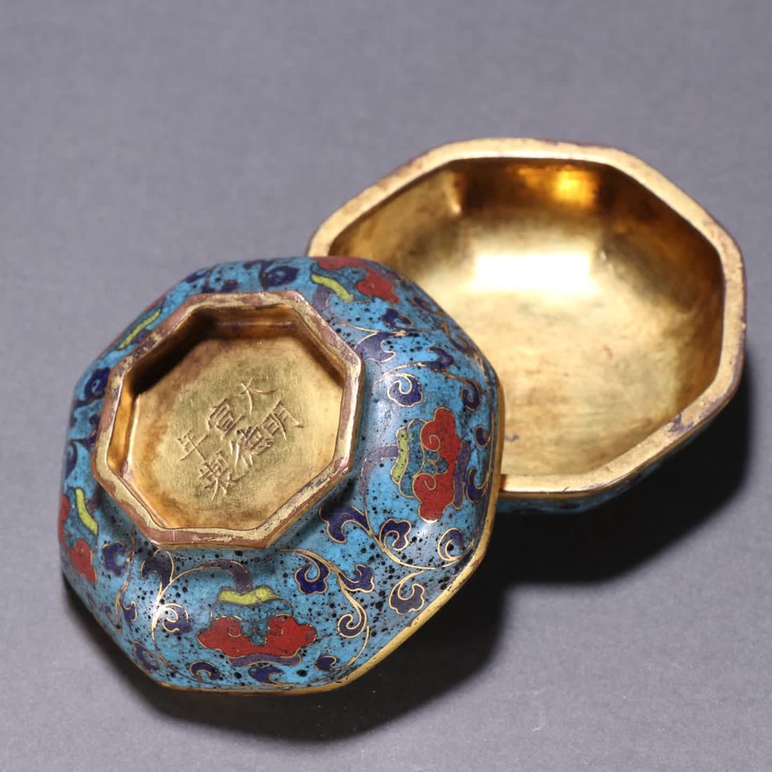 A Ming Dynasty copper-plated cloisonne patterned lid box - 9