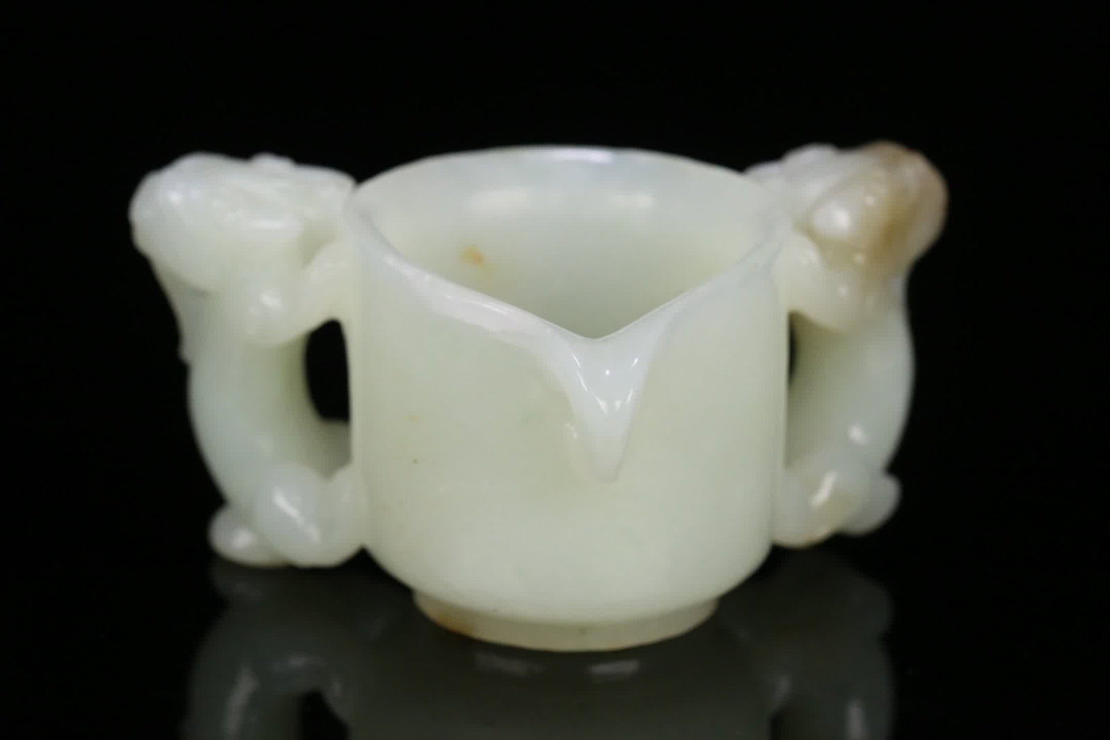 One Hetian jade double-dragon ear cup: Hetian jade double-dragon ear cup SIZE: 9.8x6.5x5cm W:204.8g (The Dimensions Of All Batches Are Manually Measured.If You Need More Detailed Information, Please Contact Our Customer Service Before