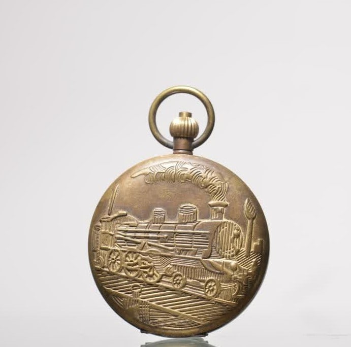 A late Qing dynasty brass bas-relief steam train mechanical pocket watch: Late Qing Dynasty brass relief steam locomotive mechanical pocket watch SIZE: D:55mm (The Dimensions Of All Batches Are Manually Measured.If You Need More Detailed Information, Please Contact Our