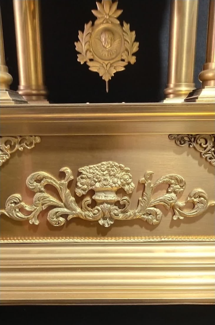 A late Qing dynasty gilded bronze mechanical table clock - 2