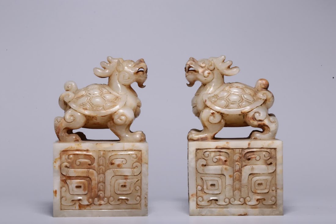 A pair of Hetian jade dragon turtle square seals from before the Ming dynasty (1 of 11)