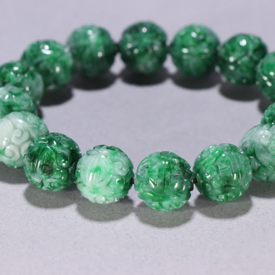 A Qing Dynasty jadeite patterned bracelet - 2