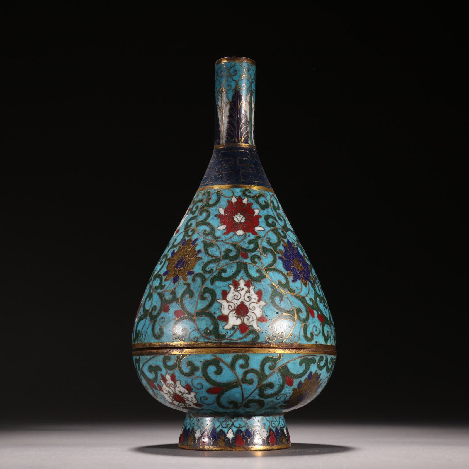 One piece from the Qing Dynasty: Copper gilt cloisonne bottle-style candle holder: Qing Dynasty: Copper gilt cloisonne bottle-style candle holder SIZE: H: 20.5cm Abdominal diameter 10.5cm, W: 700g (The Dimensions Of All Batches Are Manually Measured.If You Need More Detailed Informa