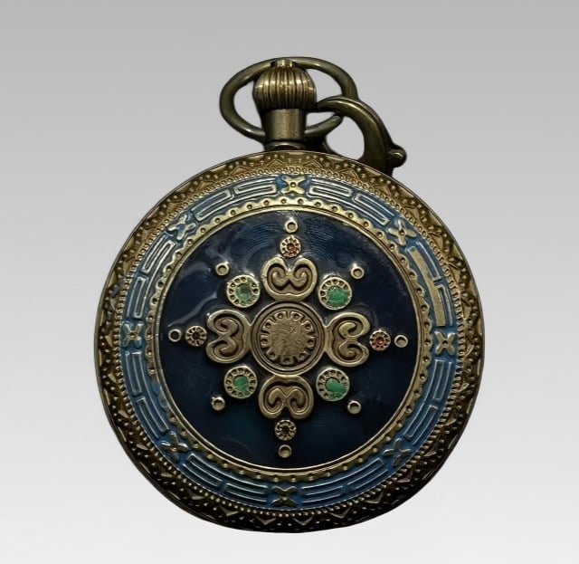 A late Qing dynasty double-leaf pure copper pocket watch: Late Qing Dynasty double-leaf pure copper pocket watch SIZE: D:55mm (The Dimensions Of All Batches Are Manually Measured.If You Need More Detailed Information, Please Contact Our Customer Service
