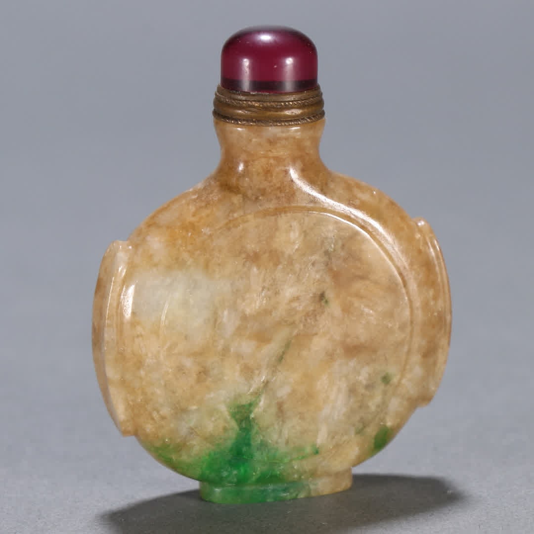 A Qing Dynasty jade snuff bottle - 2