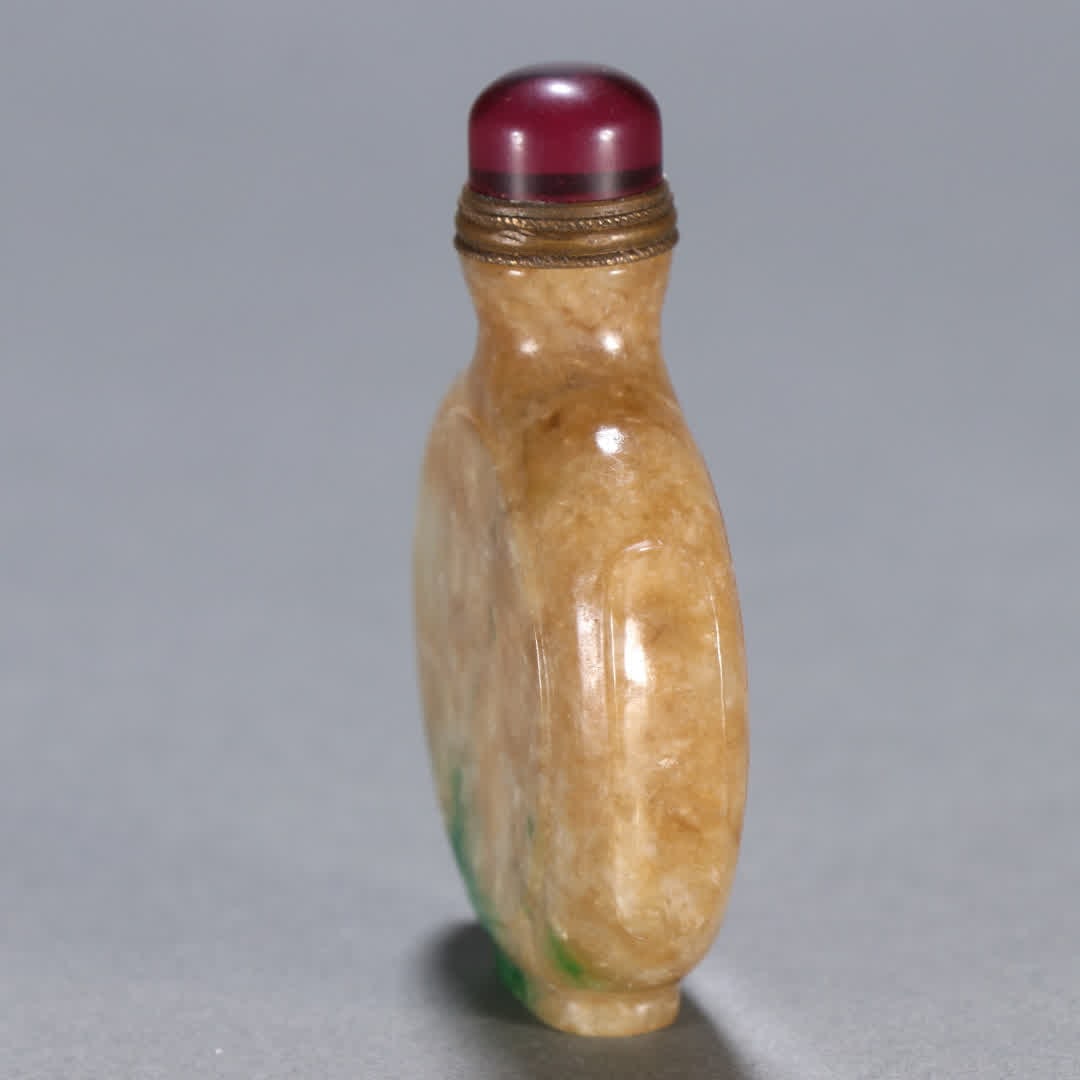 A Qing Dynasty jade snuff bottle - 4