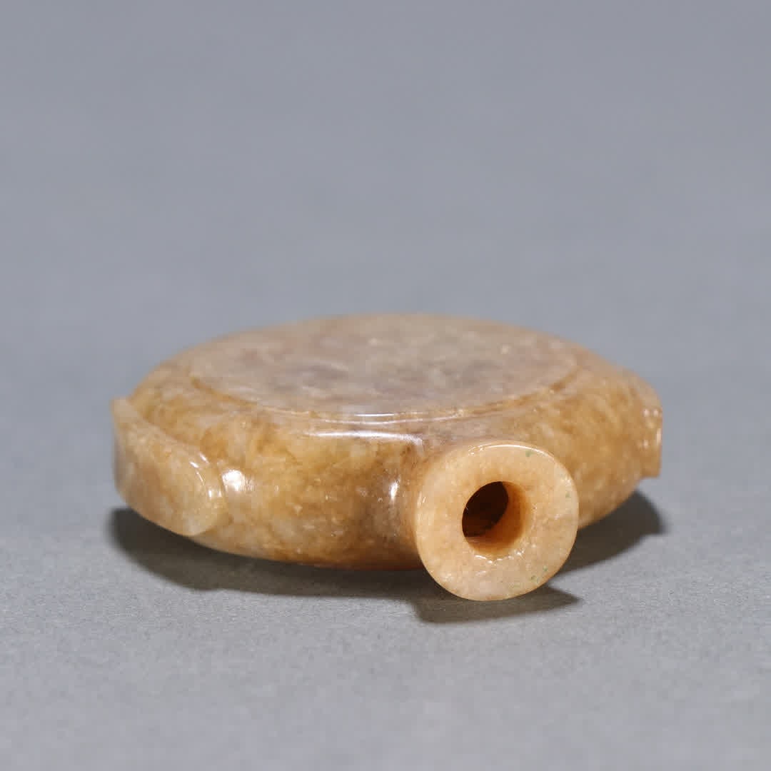 A Qing Dynasty jade snuff bottle - 8