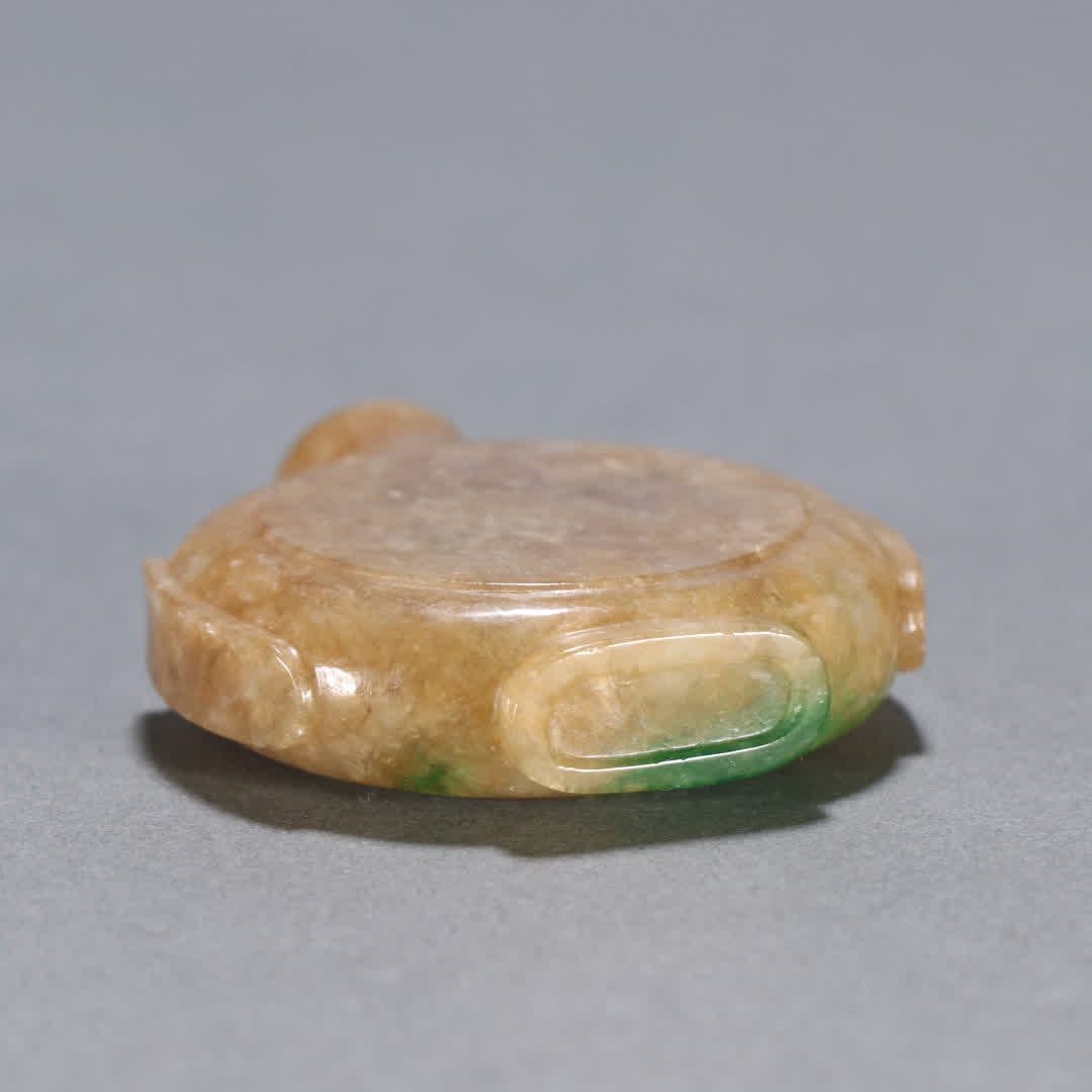 A Qing Dynasty jade snuff bottle - 9