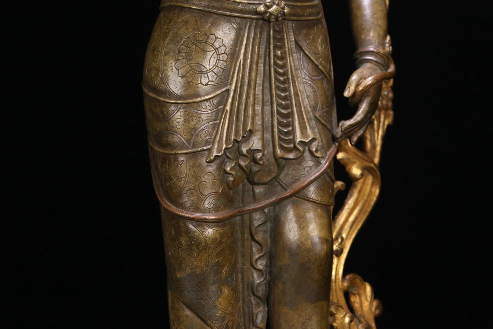 A 13th-century early Tibetan gilt bronze standing of Tara - 10