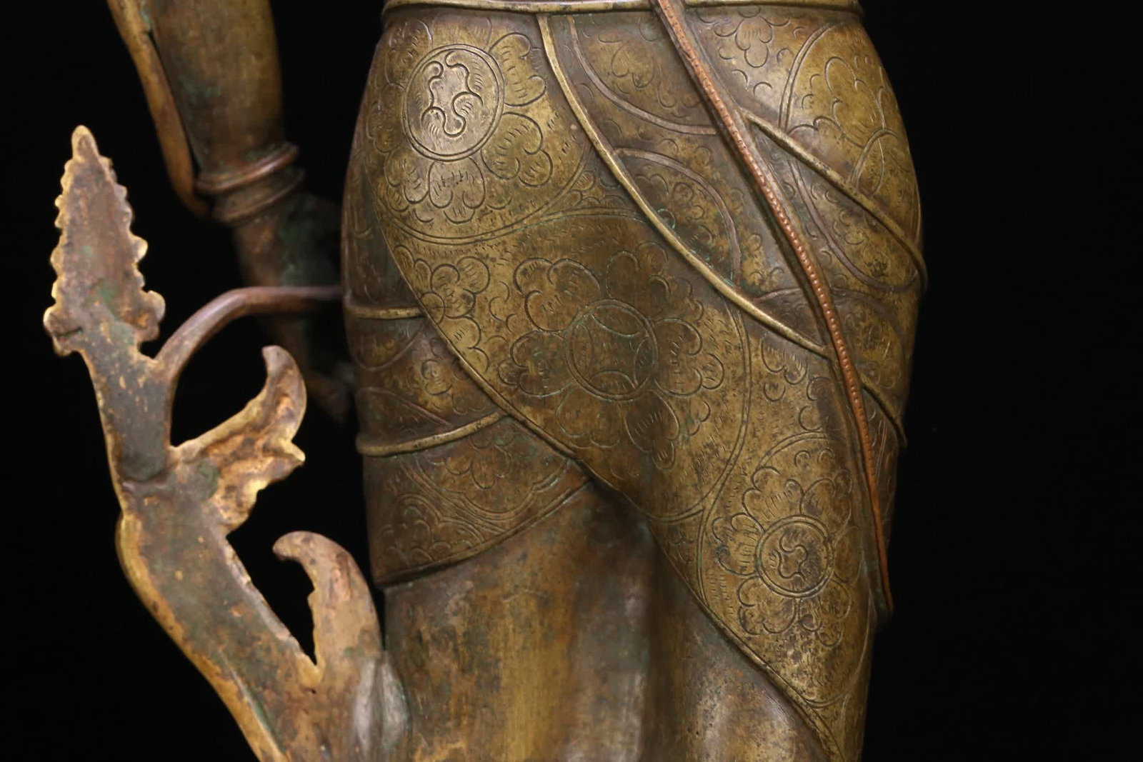 A 13th-century early Tibetan gilt bronze standing of Tara - 8