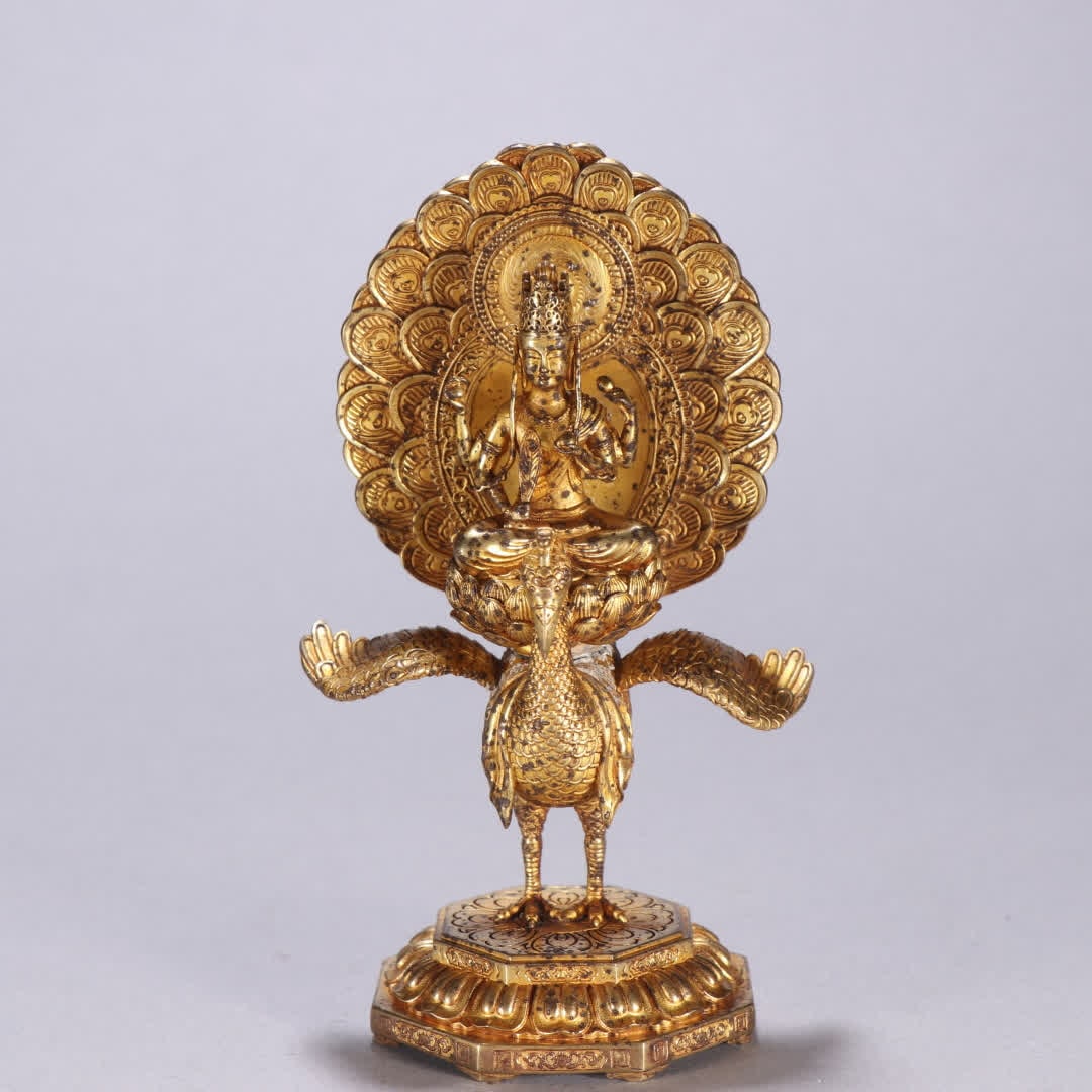 A gilt bronze statue of the Peacock Wisdom King: Gilt bronze statue of the Peacock Wisdom King SIZE: H:12cm W:7.5cm W:313.5g (The Dimensions Of All Batches Are Manually Measured.If You Need More Detailed Information, Please Contact Our Customer Serv