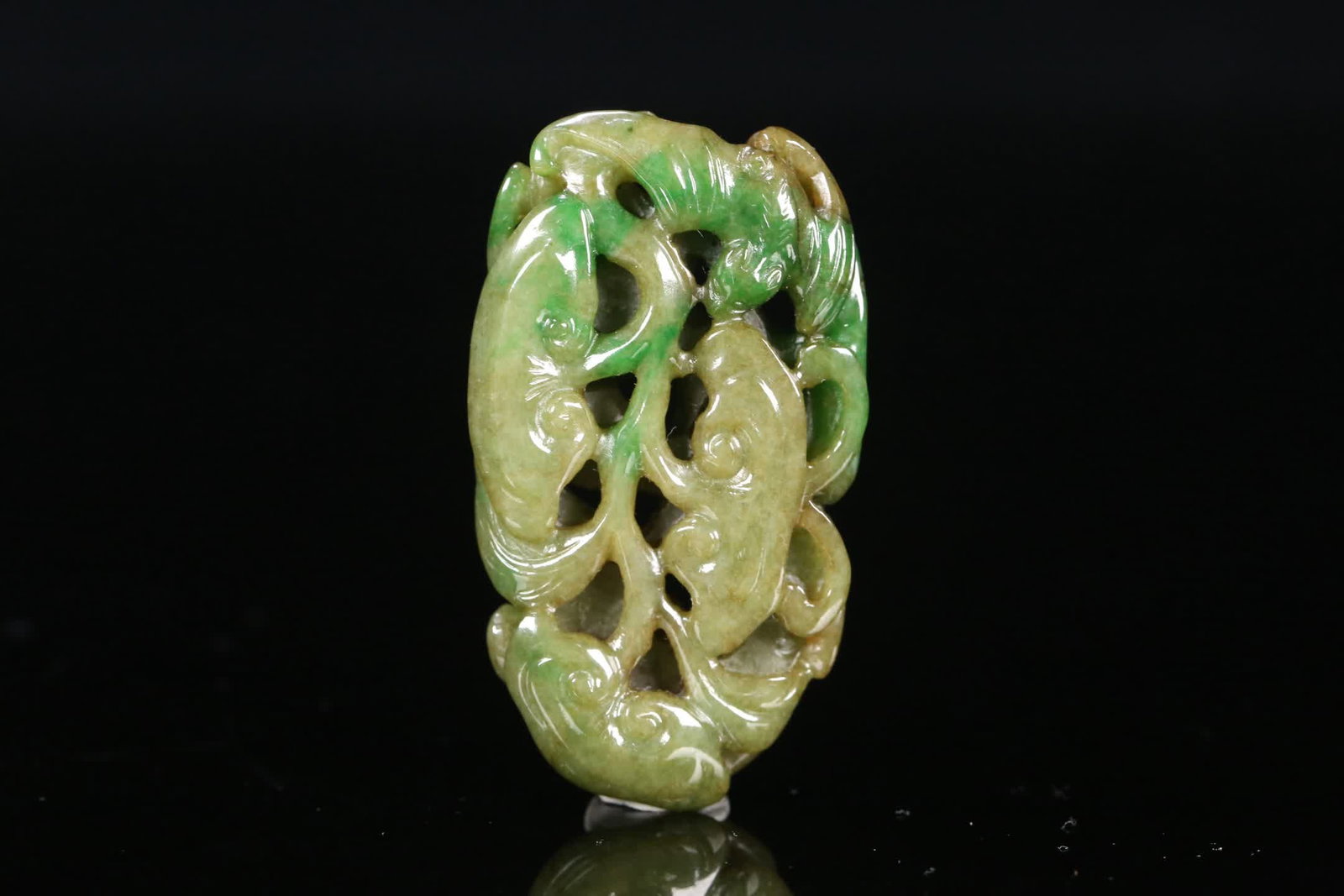A Qing Dynasty old jadeite hollow bat lingzhi plaque (1 of 9)
