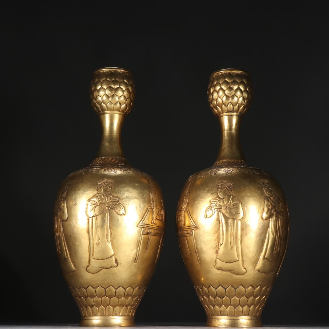 A copper bottle with gilded engraved figures and stories: A pair of copper bottles engraved with figures and stories SIZE: H:24.5cm W:11cm Single W:605g (The Dimensions Of All Batches Are Manually Measured.If You Need More Detailed Information, Please