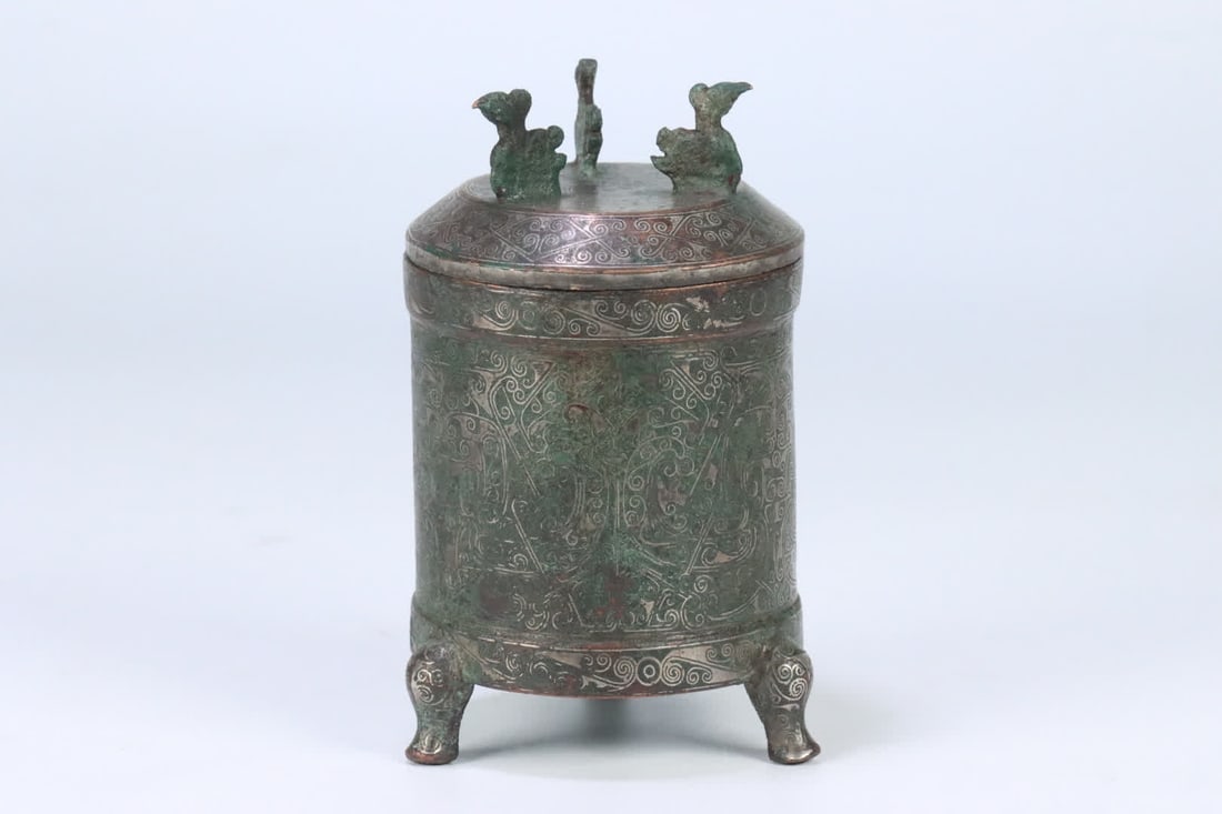 A Zhan Han bronze inlaid with gold and silver in a three-legged warehouse: Zhan Han Bronze Inlaid Gold and Silver Triple Leg Granary SIZE: 12.8x7.1x7.36cm W:407.7g (The Dimensions Of All Batches Are Manually Measured.If You Need More Detailed Information, Please Contact Our