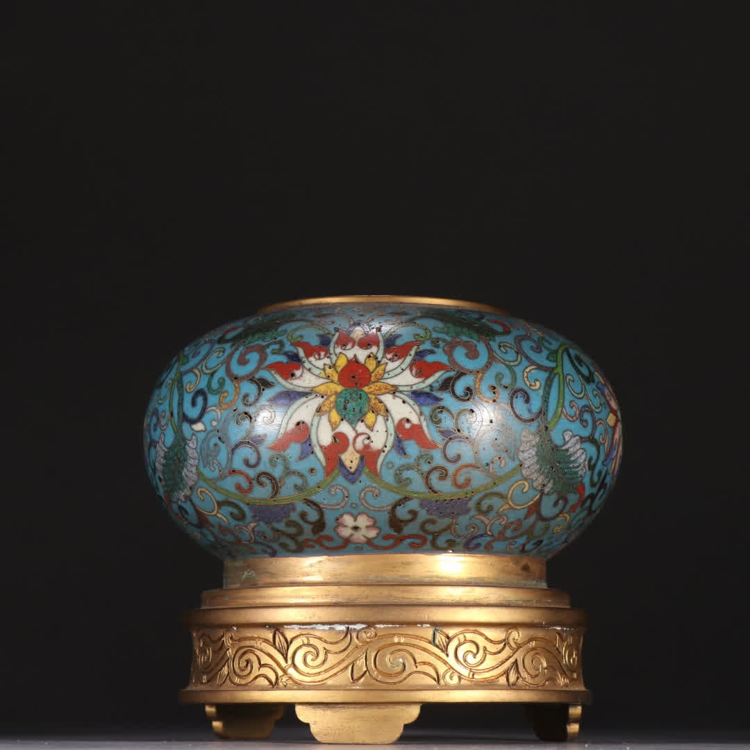 A Qing Dynasty copper gilt cloisonne water basin with entwined lotus patterns: Qing Dynasty bronze gilt cloisonne lotus entwined lotus pattern water basin SIZE: H:9.5cm W:10.5cm W:726.8g (The Dimensions Of All Batches Are Manually Measured.If You Need More Detailed Information,