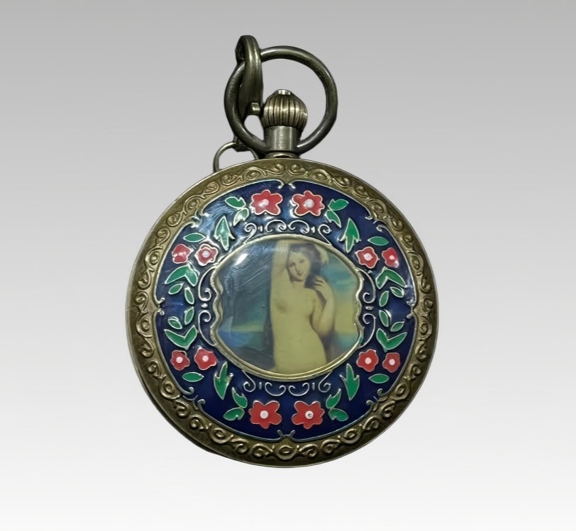 A late Qing dynasty double-leaf pure copper pocket watch: Late Qing Dynasty double-leaf pure copper pocket watch SIZE: D:55mm (The Dimensions Of All Batches Are Manually Measured.If You Need More Detailed Information, Please Contact Our Customer Service