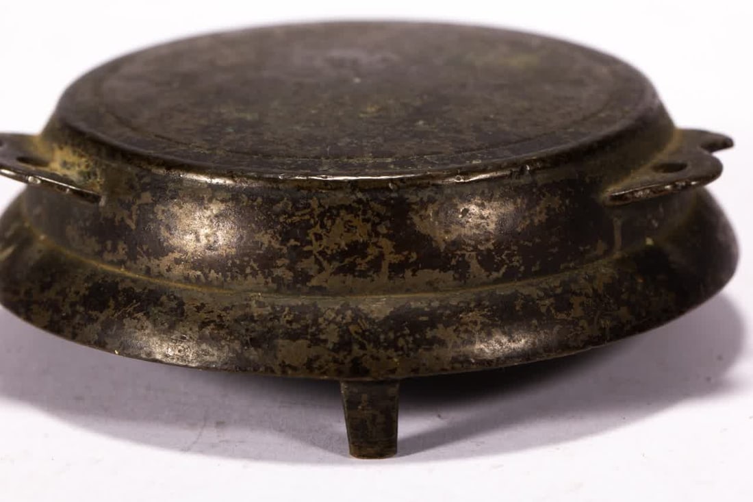 A copper base from the Qing Dynasty - 2