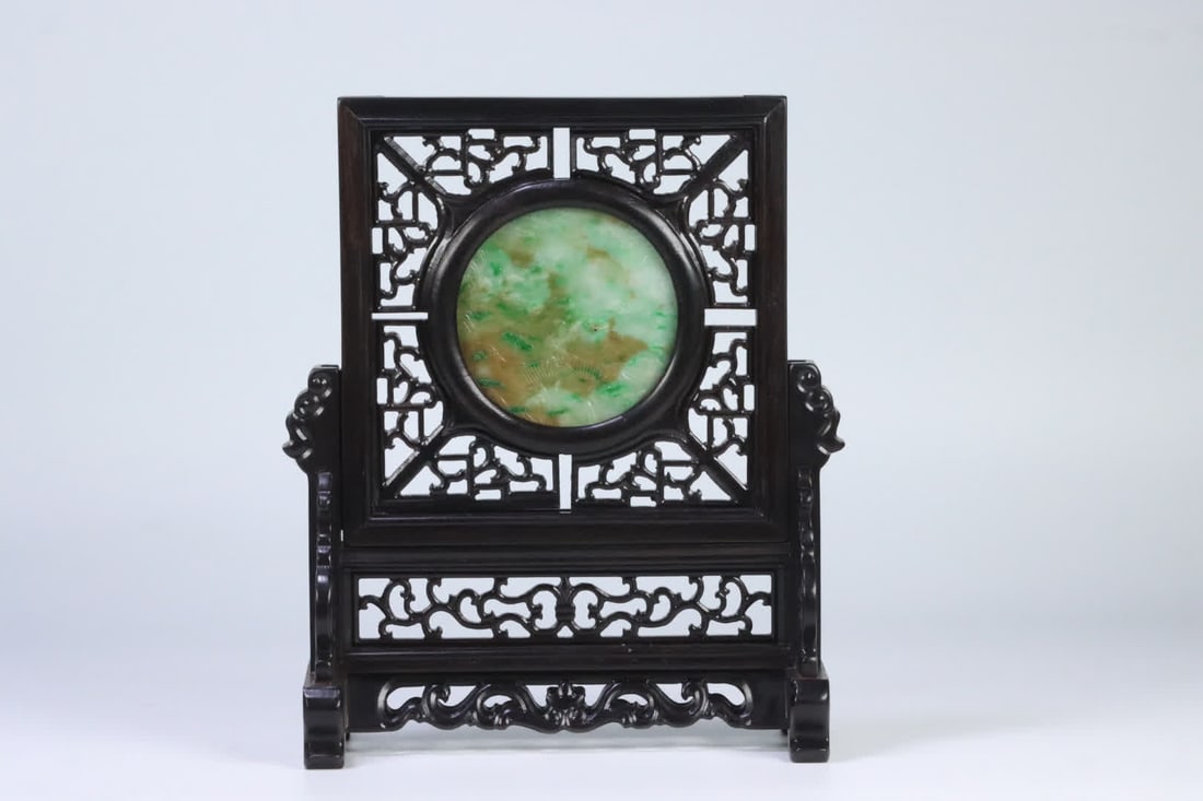 A Qing Dynasty old jadeite portrait, poetry, and prose sitting screen: Qing Dynasty Old Jadeite, Figures, Stories, Poems, and Prose Sitting Screen SIZE: 23.4x18.4x8.6cm 8.2x0.7cm W:105.6g (The Dimensions Of All Batches Are Manually Measured.If You Need More Detailed