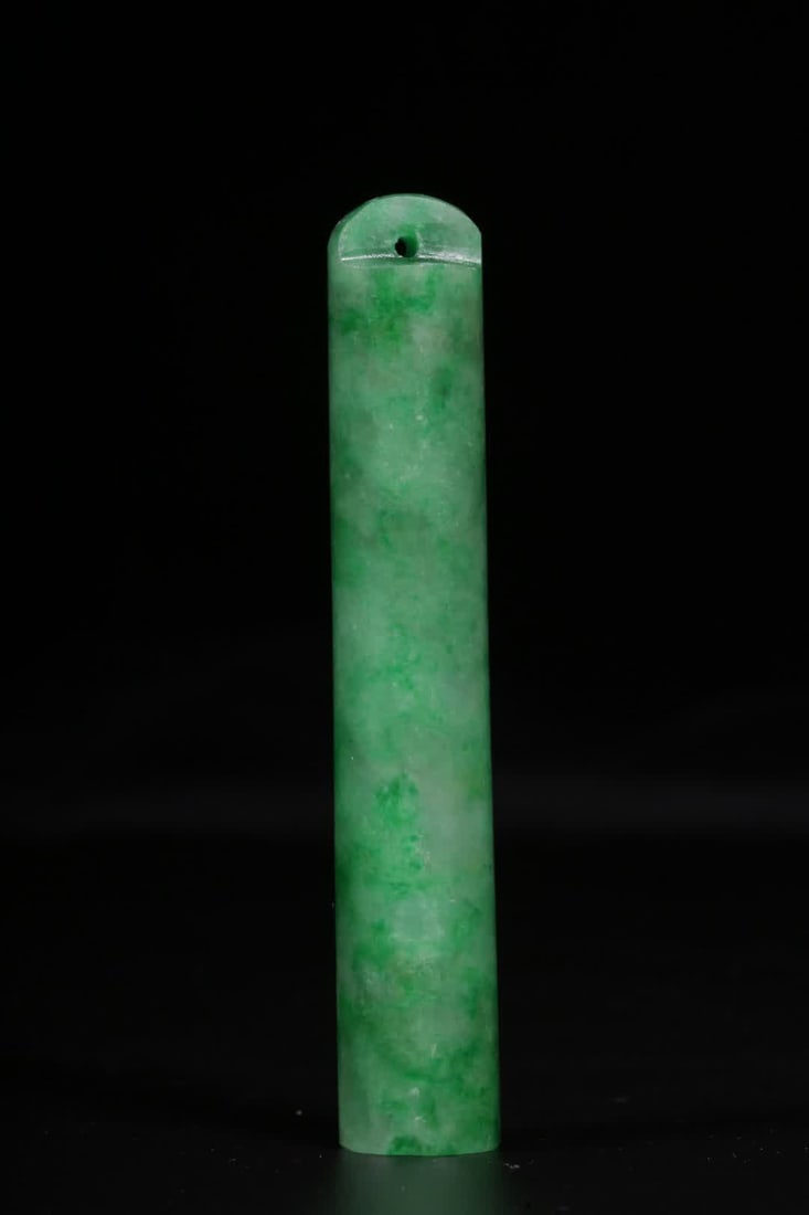 A Qing Dynasty jadeite feather tube: Qing Dynasty Jadeite Feather Tube. This piece of jadeite is made of exquisite material, cut and polished neatly, with a lustrous texture and a vibrant green vibe. The plume tube is cylindrical, with