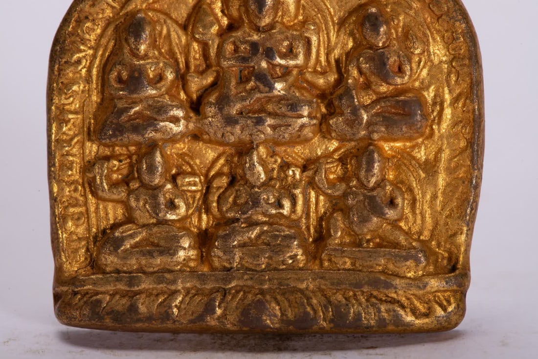 A Qing Dynasty bronze gilt plaque - 4
