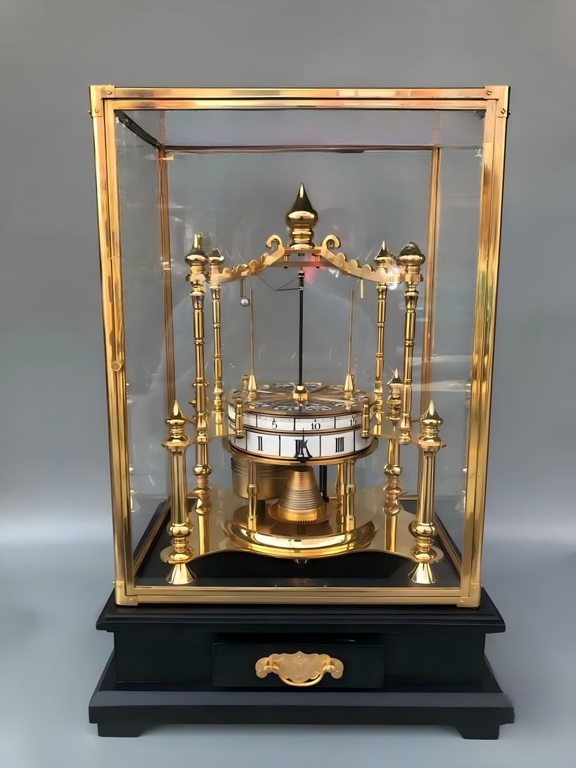A late Qing dynasty porcelain plate pure copper gilt globe clock: Late Qing porcelain plate, pure copper gilt globe clock SIZE: 52x34x27cm (The Dimensions Of All Batches Are Manually Measured.If You Need More Detailed Information, Please Contact Our Customer