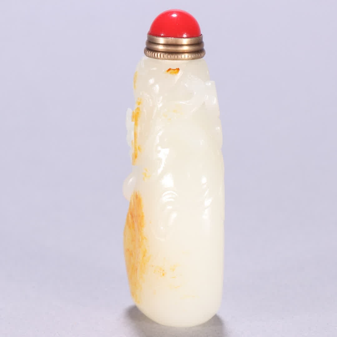A Qing Dynasty Hetian jade seed snuff bottle with dragon patterns - 4