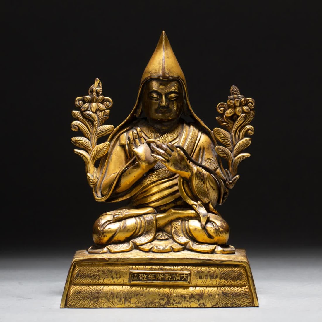 A Qing Dynasty gilt bronze Buddha statue: A gilt bronze Buddha statue from the Qing Dynasty SIZE: L:12cm W:8cm H:17cm W:2190g (The Dimensions Of All Batches Are Manually Measured.If You Need More Detailed Information, Please Contact Our
