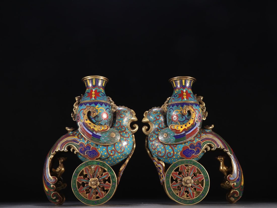 A pair of Qing Dynasty gilt bronze cloisonne blue sky chicken zun cups: Qing Dynasty Gilt cloisonne Blue Sky Chicken Zun pair SIZE: H:22.8cm W:17.8cm Single W:2790g (The Dimensions Of All Batches Are Manually Measured.If You Need More Detailed Information, Please Contact 