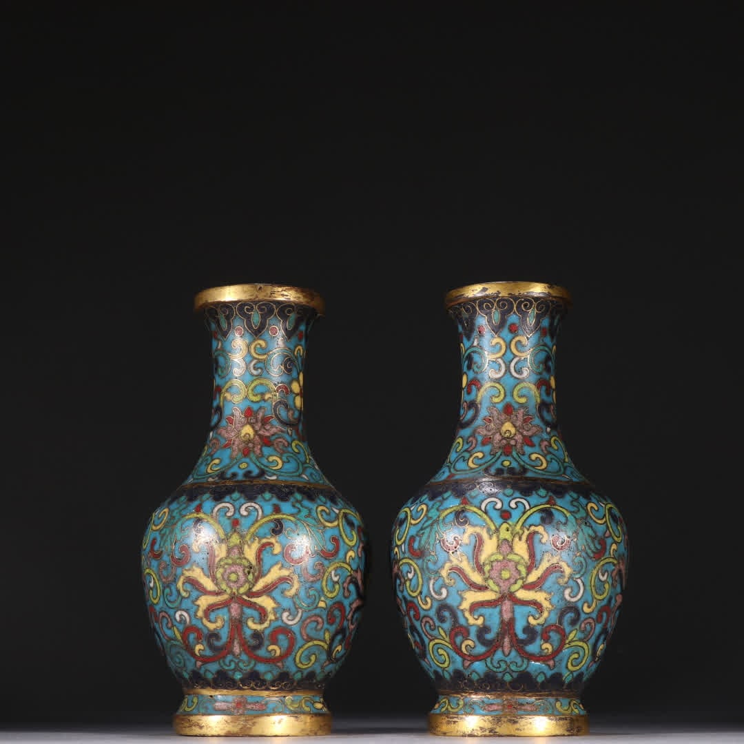 A pair of Qing Dynasty copper gilt cloisonne vases with entwined lotus patterns: Qing Dynasty Pair of gilt copper cloisonne lotus vases SIZE: H:13.5cm W:6.9cm Single W:260g (The Dimensions Of All Batches Are Manually Measured.If You Need More Detailed Information, Please Contact